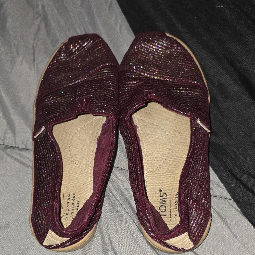 TOMS Girl's Glittery Burgundy Flats